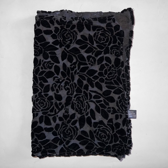 Vintage Black Velvet Rose Scarf - Picture 8 of 10